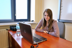 Asystentka wykładowcy- Magdalena Rusin podczas zajęć zdalnych dnia 3.10.2020r