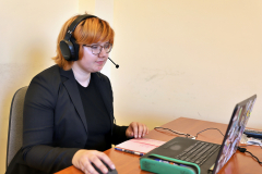 Asystentka wykładowcy- Małgorzat Pietrzykowska podczas zajęć zdalnych dnia 3.10.2020r