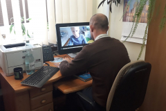 mgr Karol Szary podczas zajęć zdalnych