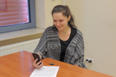 Asystentka wykładowcy Dominika Jaskólska  podczas zajęć zdalnych