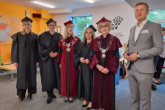 od lewej dr Agnieszka Rosińska- Mamej , dr Małgorzata Krawczyk-Blicharska, prof. Barbara Gawdzik, prof. Anna Wileczek, prof. Beata Wojciechowska, Dominik Kraska