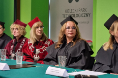 od lewej dr Małgorzata Krawczyk-Blicharska, prof. Beata Wojciechowska, prof. Barbara Gawdzik, prof. Anna Wileczek,, dr Agnieszka Rosińska- Mamej