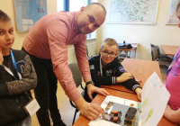 mgr Paweł Garbuzik z uczestnikami projektu