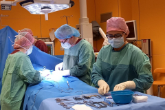 lekarze podczas operacji