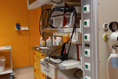 Kolumna chirurgiczna z bazą kamery laparoskopowej i monitorem