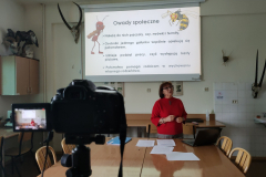 Prof. UJK dr hab. Jolanta Bąk-Badowska prowadząca wykład