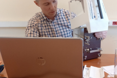 mgr Mirosław Szwed z laptopem