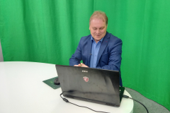 Dr Krzysztof Kasiński podczas wykładu dla dzieci