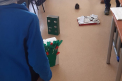 Dziecko pokonujące tor przeszkód