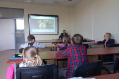 Prof. Sławomir Koziej wraz z UP siedzący w sali