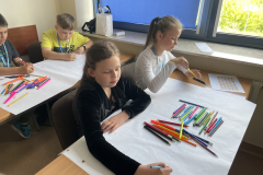 dwie dziewczynki i dwóch chłopców