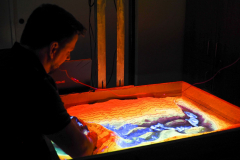 kuweta z pisakiem i prowadzący zajęcia