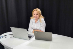 Dr Monika Wojtkowiak podczas prowadzenia wykładu