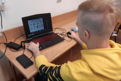 Asystent wykładowcy Piotr Raczyński  podczas zajęć