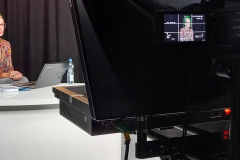 Kamera, na której widać dr Ewę Boksę podczas wykładu