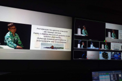 monitory w studiu UCM