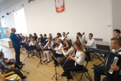 występ orkiestry ze szkoły muzycznej