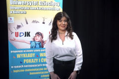 Na zdjęciu Anna Kwaśniewska, pracownik Uniwersytetu Dziecięcego