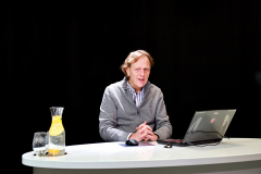 Prof. dr hab. Stanisław Mrówczyński, podczas nagrania wykładu