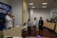 Pan Pytalski i 3 dziewczynki podczas wykładu