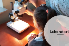 zdjęcie i napis laboratorium